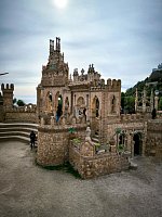 Памятник Коломаресу (Castillo de Colomares) фото