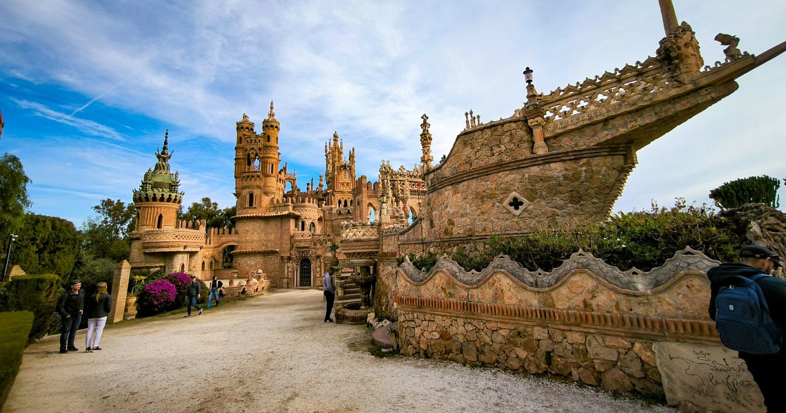 Памятник Коломаресу (Castillo de Colomares)