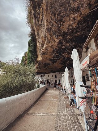 Сетениль-де-лас-Бодегас (Setenil de las Bodegas) фото 1